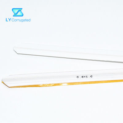 0.3*1.4mm Kasten, der stempelschneidene Flachbettmaschine herstellt, zerteilt doppelter Kanal-faltende Matrix